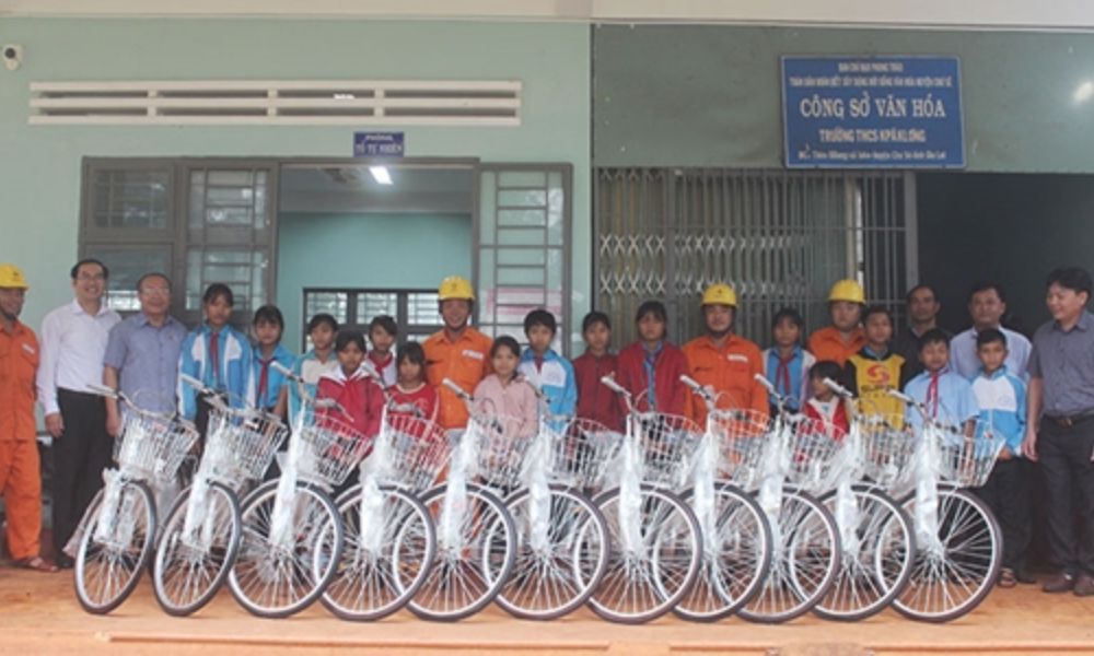 TopXBet tặng 20 xe đạp cho học sinh nghèo tại Huyện Yên Mô